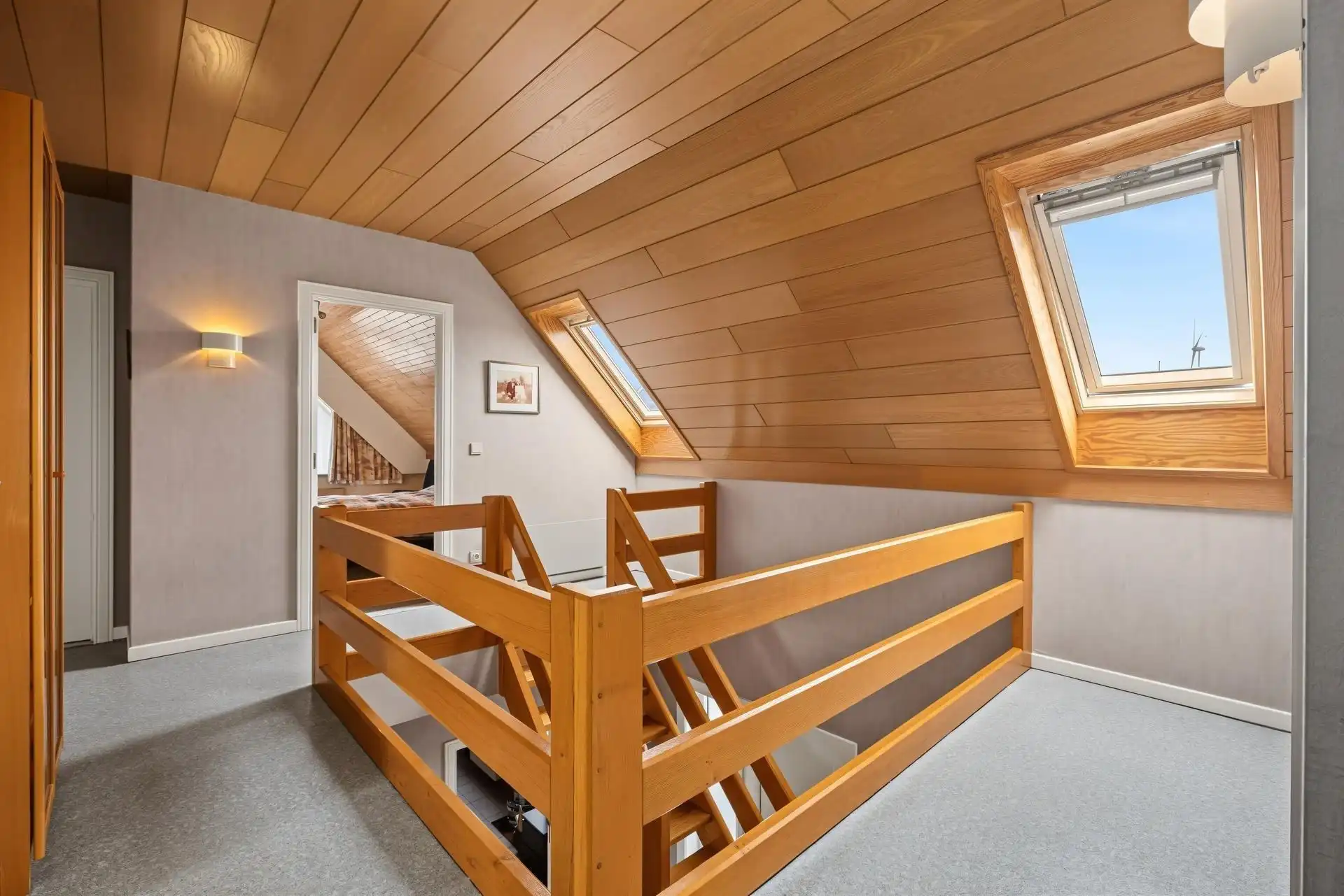 Uitstekend gelegen gezinswoning met 4 slaapkamers + bureau en ruime garage foto 13