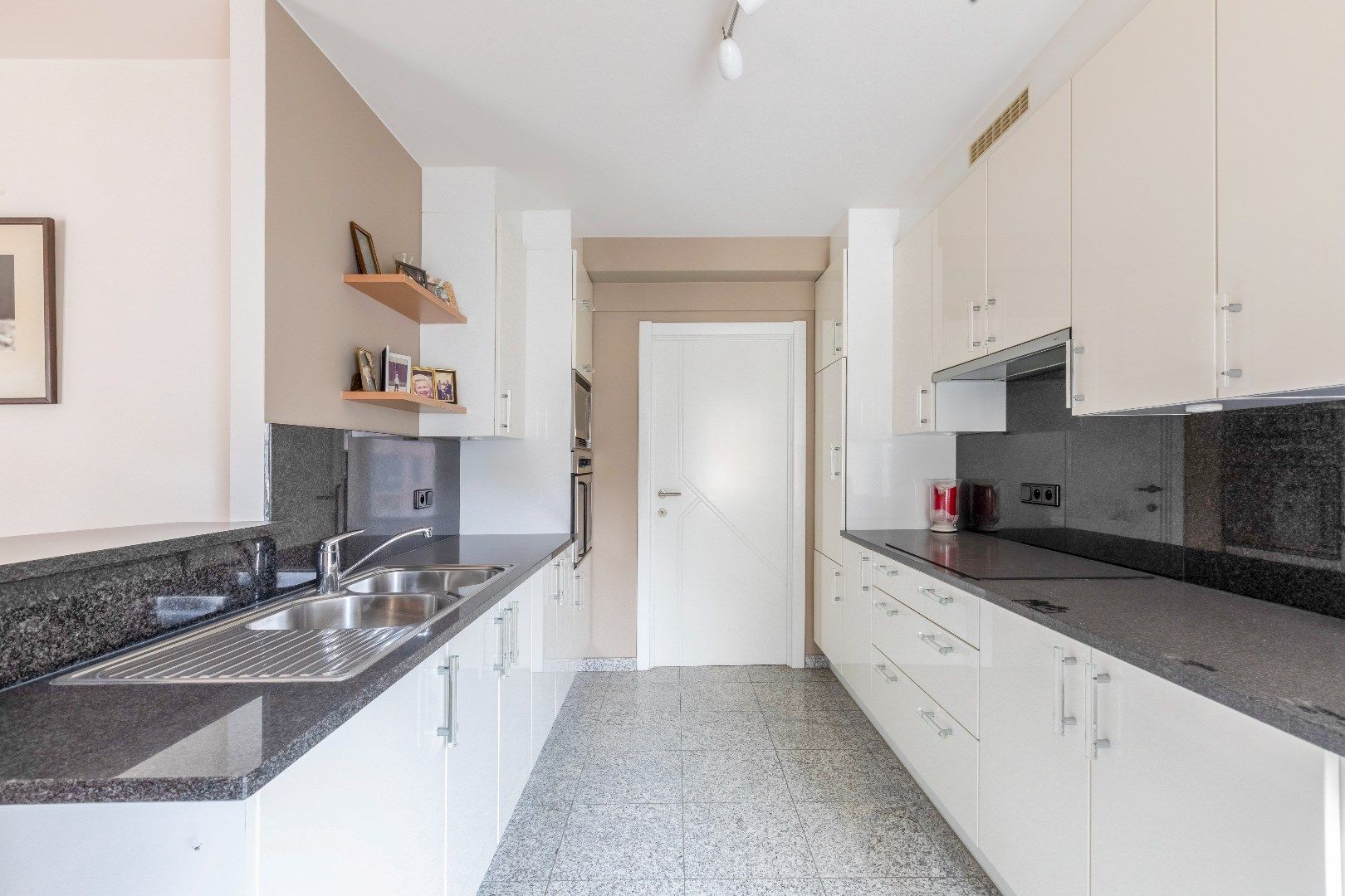 Gunstig gelegen  2-slp. app. met terrassen en garage nabij Gent Sint-Pieters  foto 5