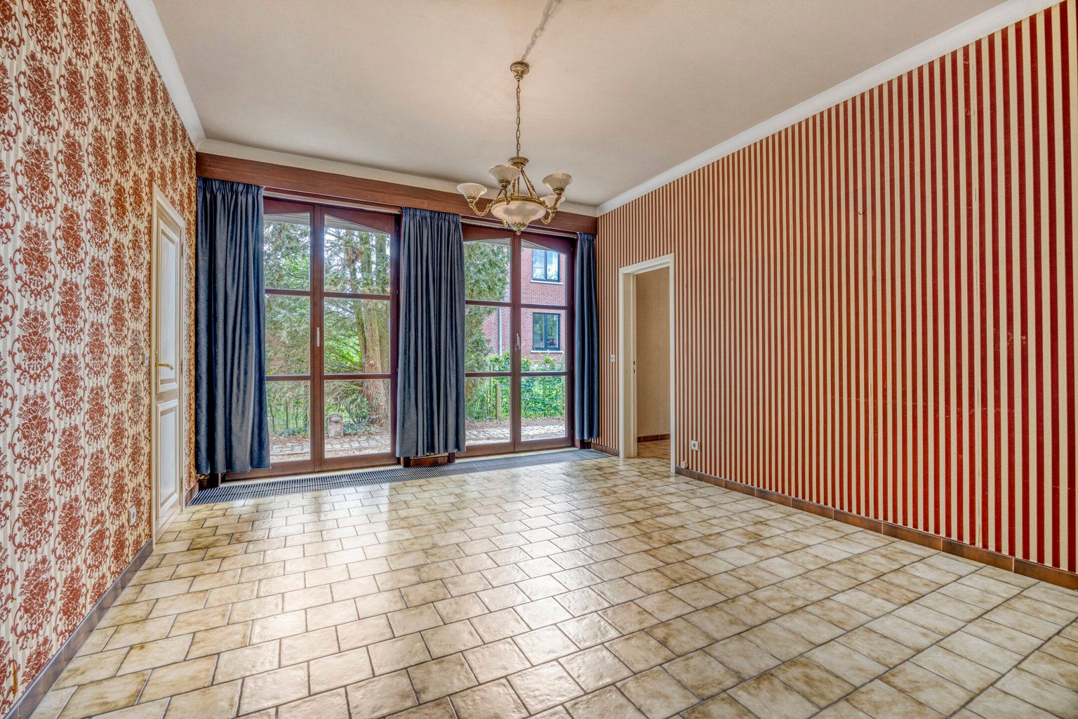 STATIGE VILLA VOOR PRIVE OF VRIJ BEROEP MET RUIME TUIN  foto 13
