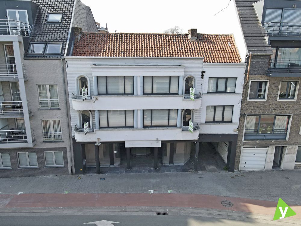 Prachtig handelshuis te koop in het centrum van Eeklo foto {{pictureIndex}}