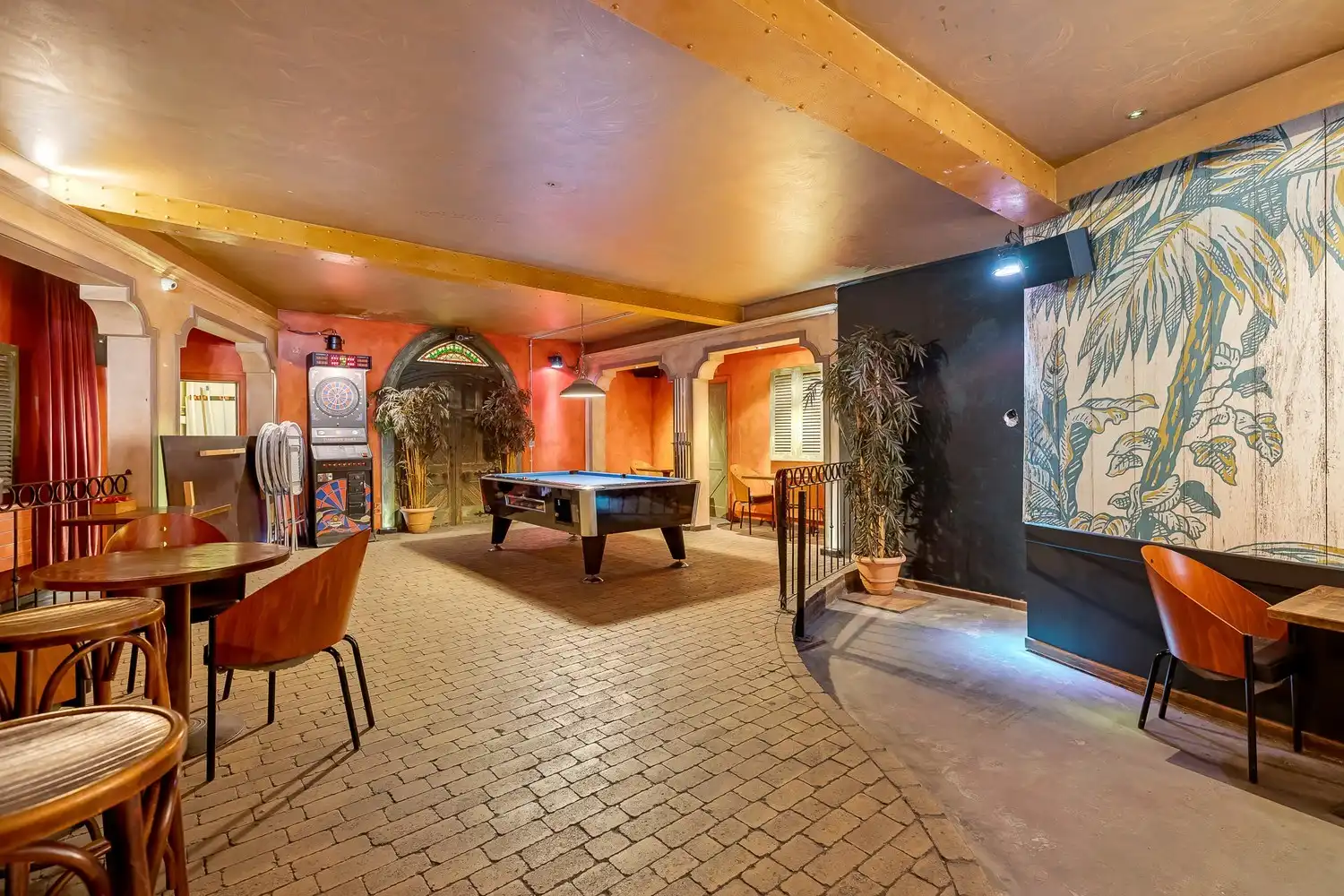 Handelspand met bovengelegen woonst pal in het centrum van Putte! foto 11