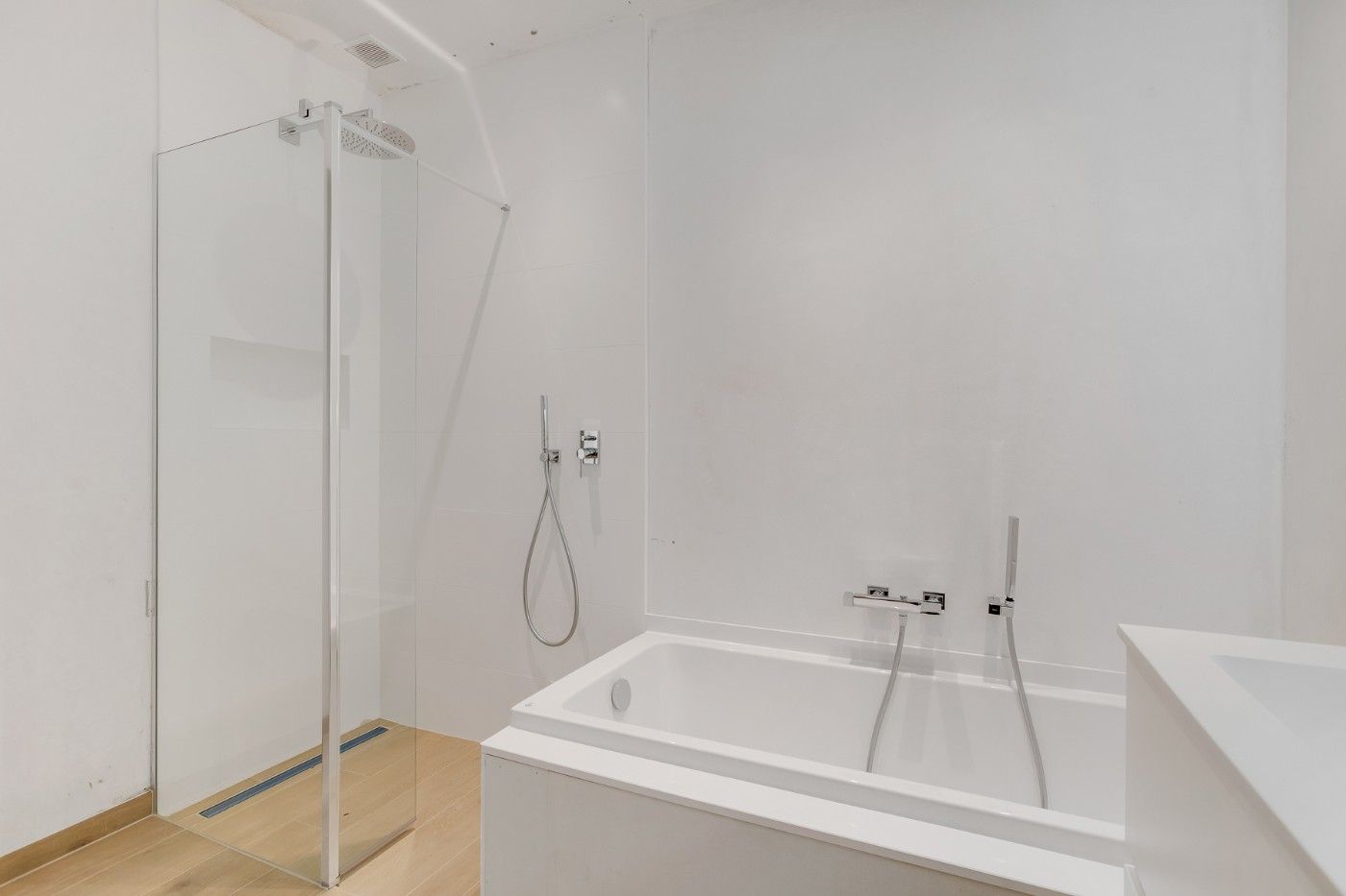 Prachtig, nieuw 2-slpk. appt met tuin en ondergrondse staanplaats foto 8