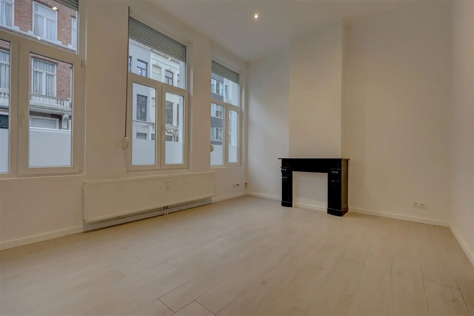 Gelijkvloerse studio in centrum Antwerpen foto {{pictureIndex}}