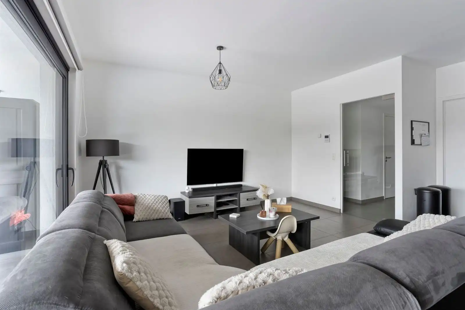 instapklaar appartement 3 slaapkamers,terras en staanplaats   foto 4