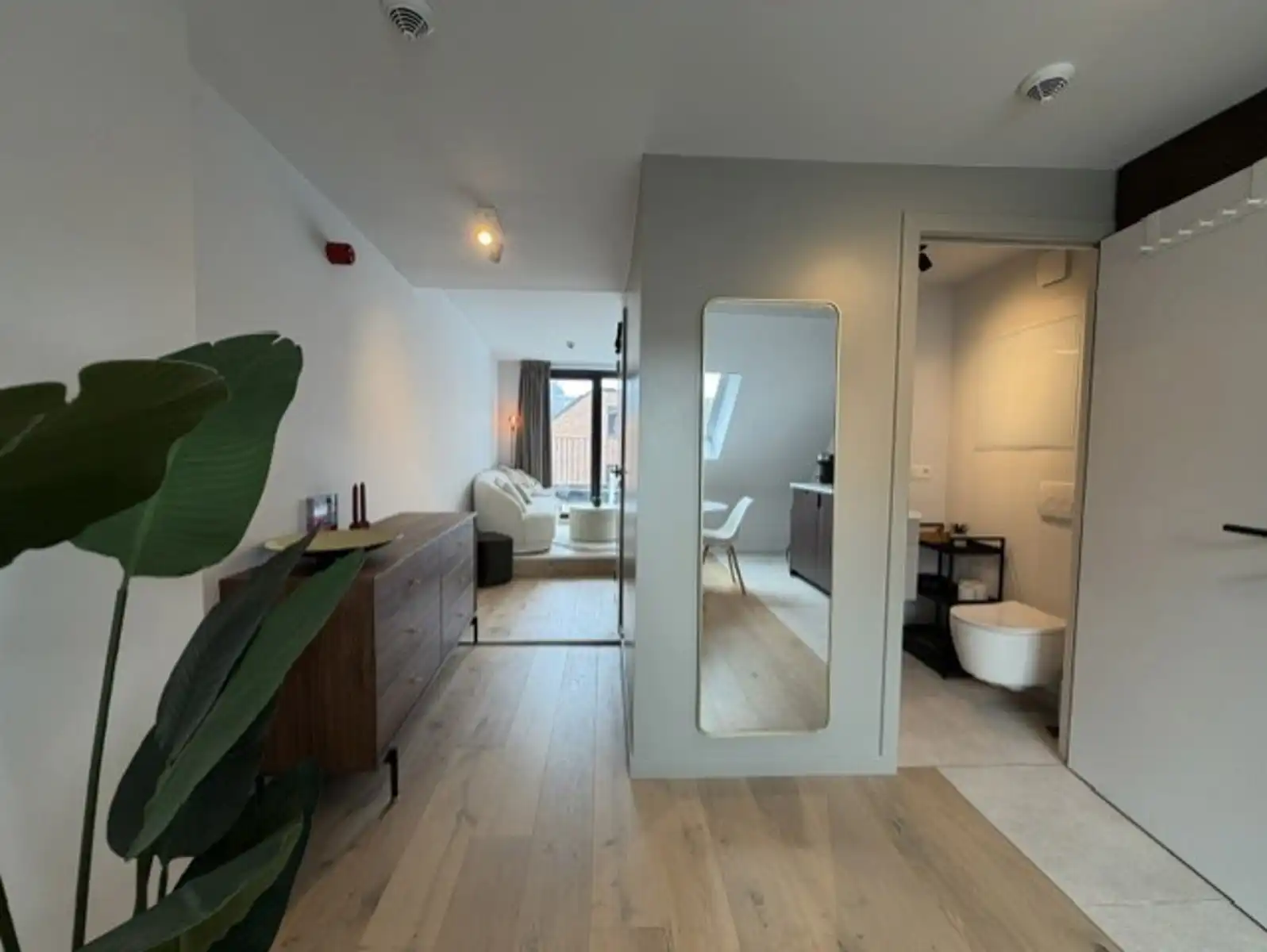 Gemeubelde duplex met airco en terras te huur voor 3 maanden foto 10