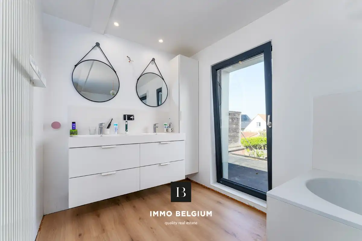 Ruime gerenoveerde woning met 4 slaapkamers in het centrum foto 19