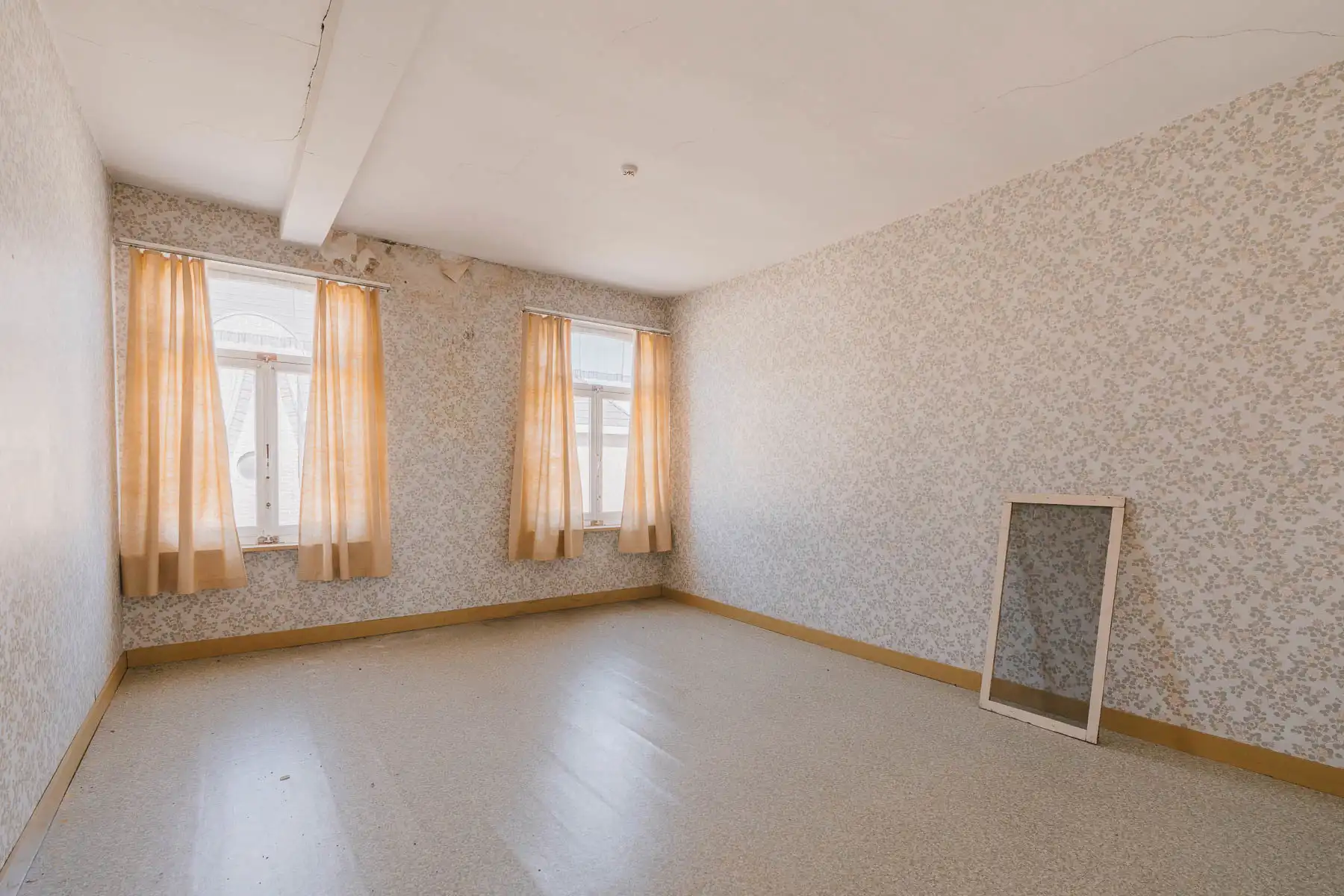 Karaktervolle, te renoveren woning met tal van mogelijkheden foto 13