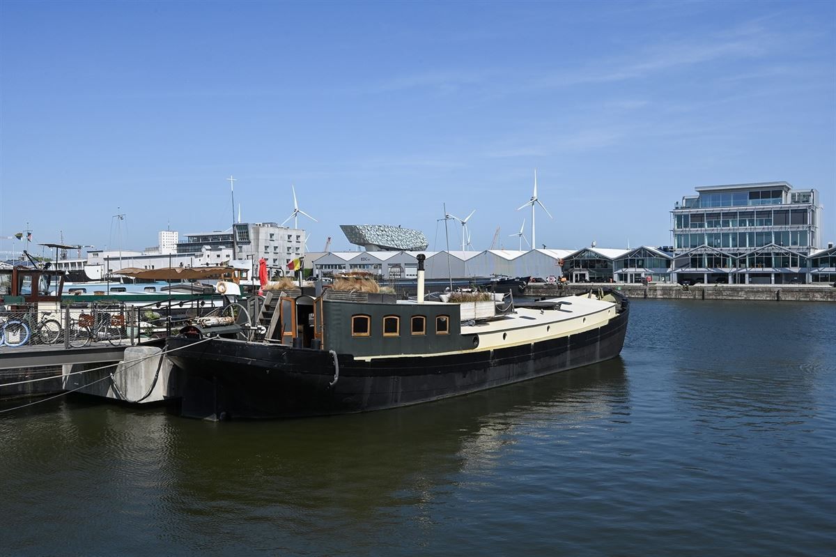 Woonboot foto {{pictureIndex}}