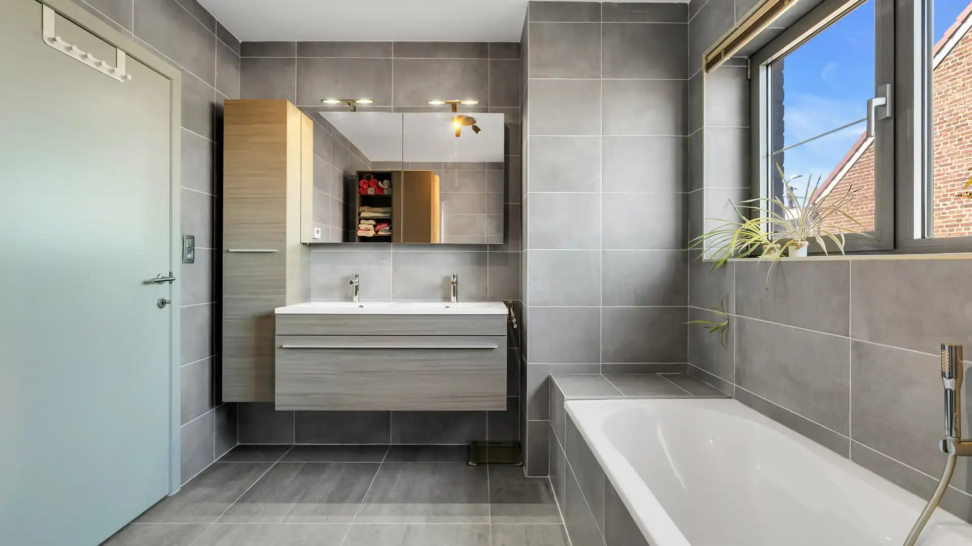 TIELT-WINGE - ruime & recente vrijstaande woning 6 slks foto 14