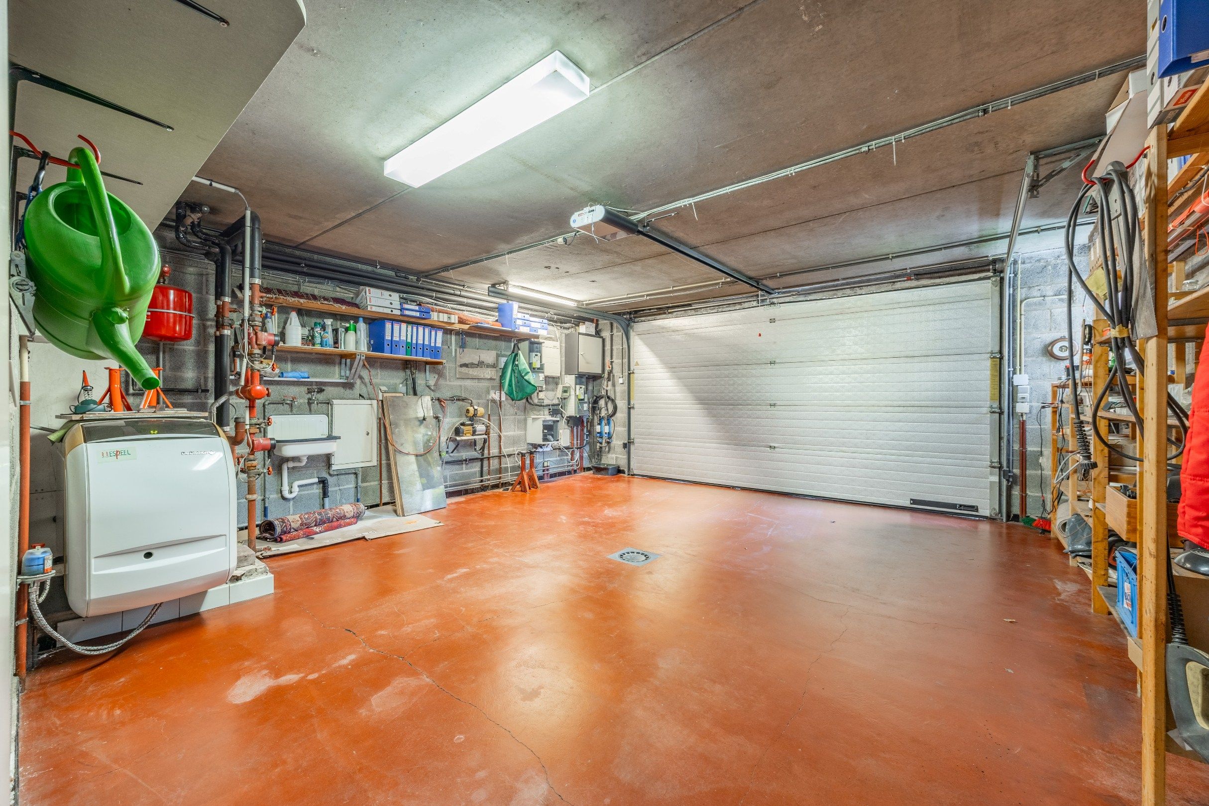 MULTIFUNCTIONELE EIGENDOM MET COMMERCIËLE LIGGING foto 10