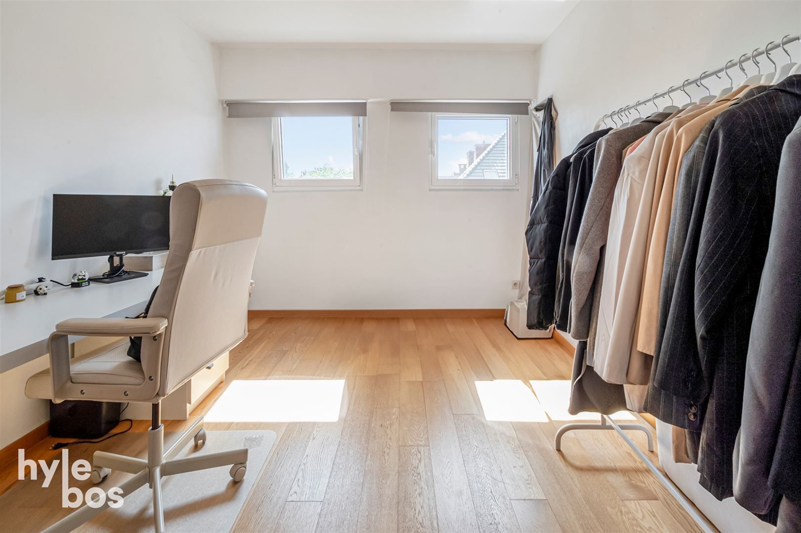 Instapklaar 2 slaapkamer appartement met garage foto 18