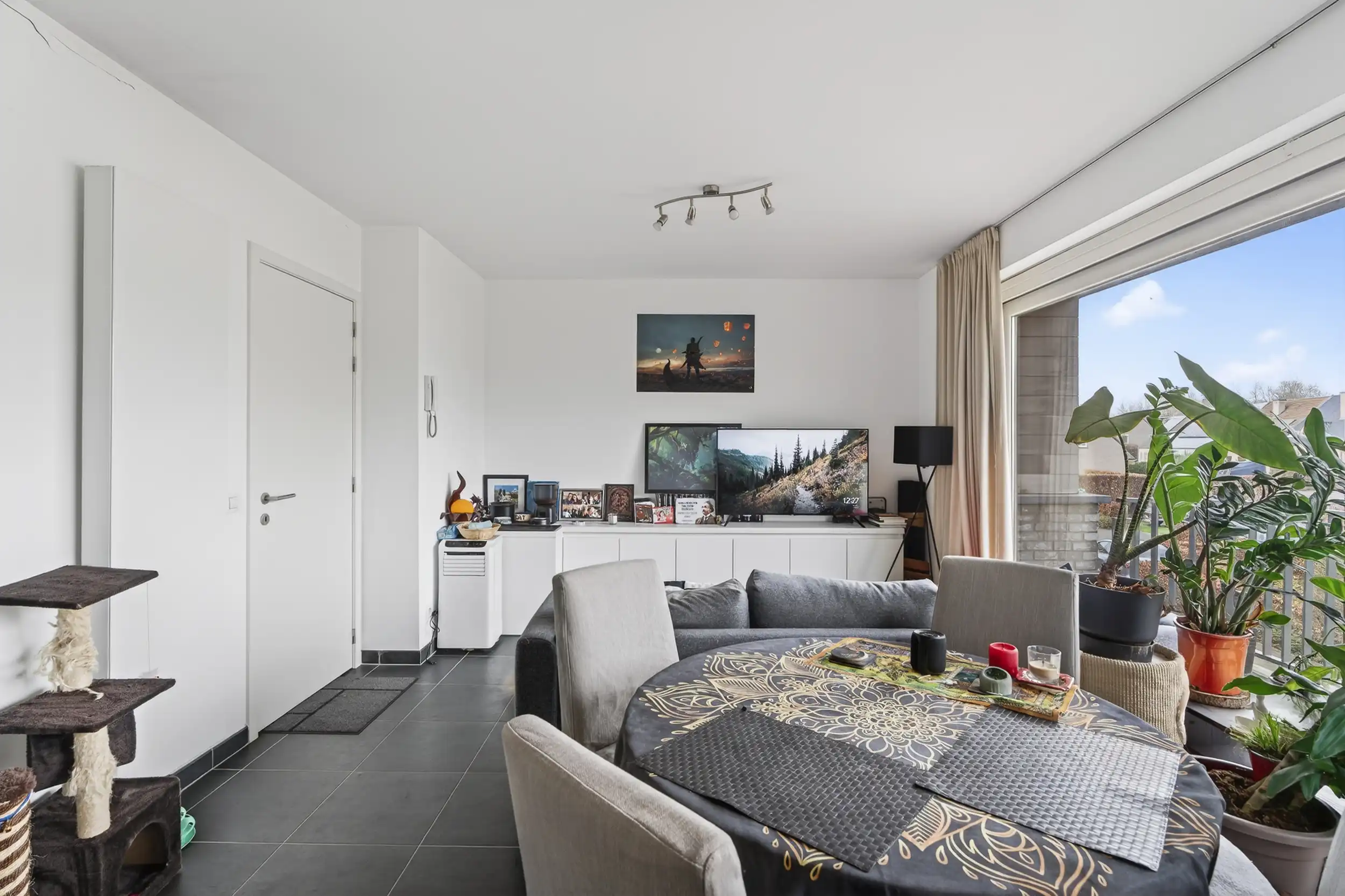 Lichtrijk appartement op centrale ligging te Dikkelvenne foto 2