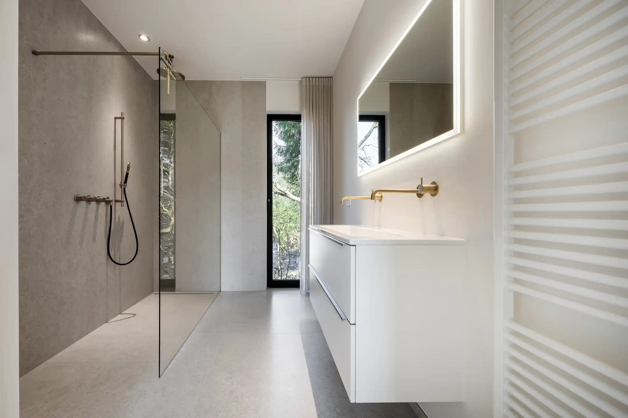 Exclusieve moderne villa met panoramisch zicht op groen foto 35