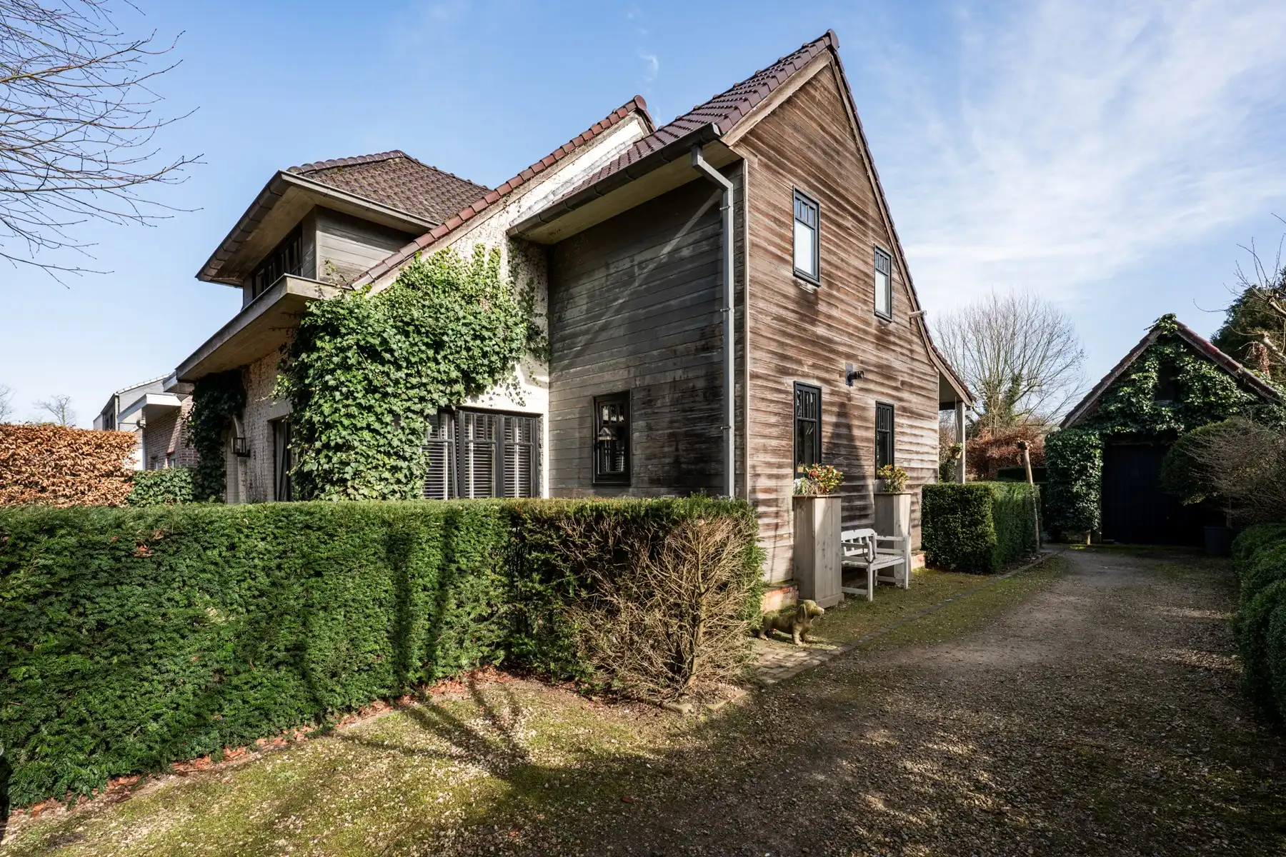 Charmante halfopen woning met polyvalent bijgebouw foto 6