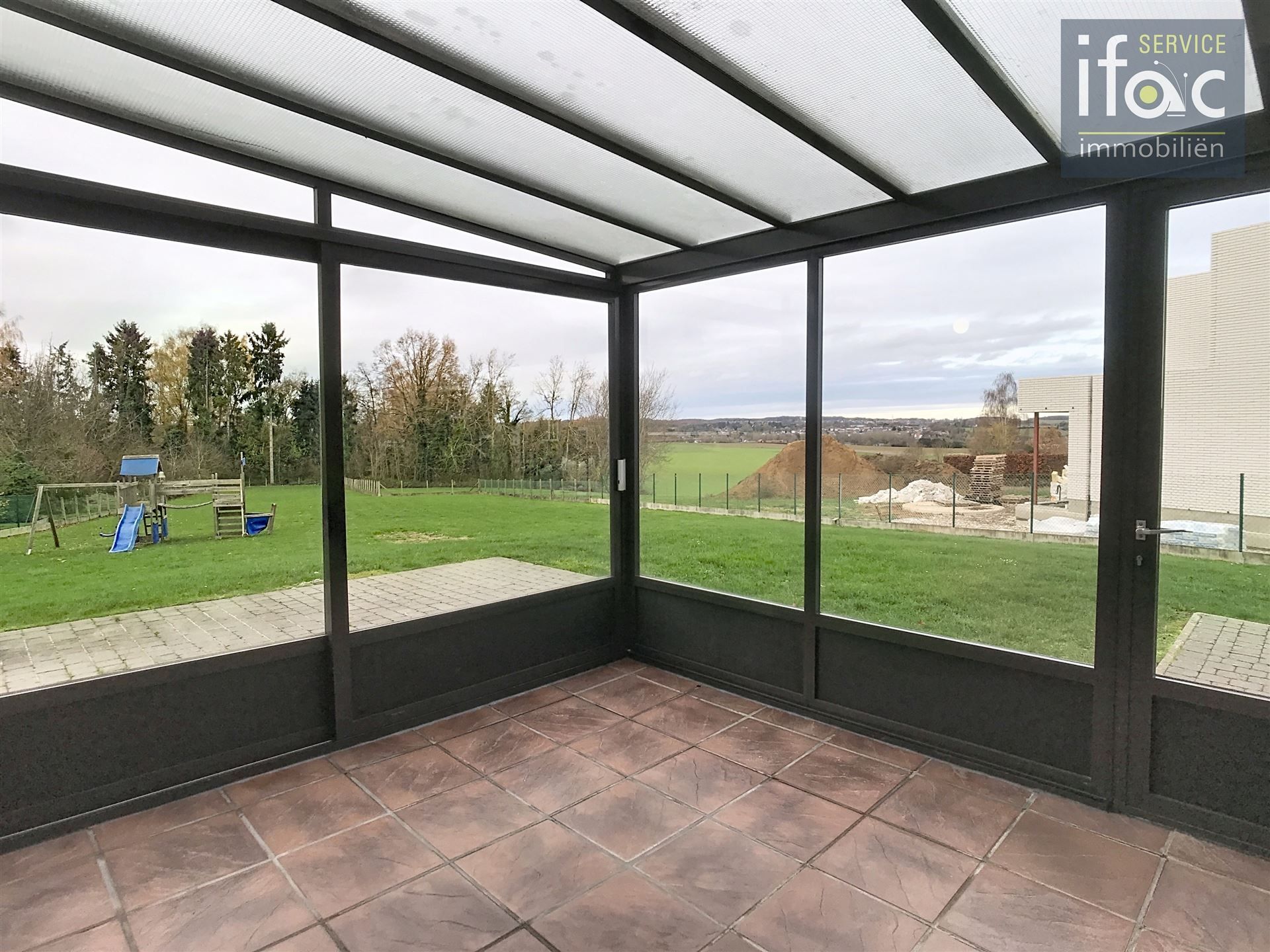 Ruime alleenstaande villa met panoramisch uitzicht foto 7