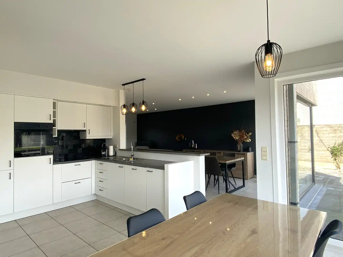 INSTAPKLARE WONING MET 3 SLPKS EN TUIN IN RUSTIGE WOONWIJK foto 4