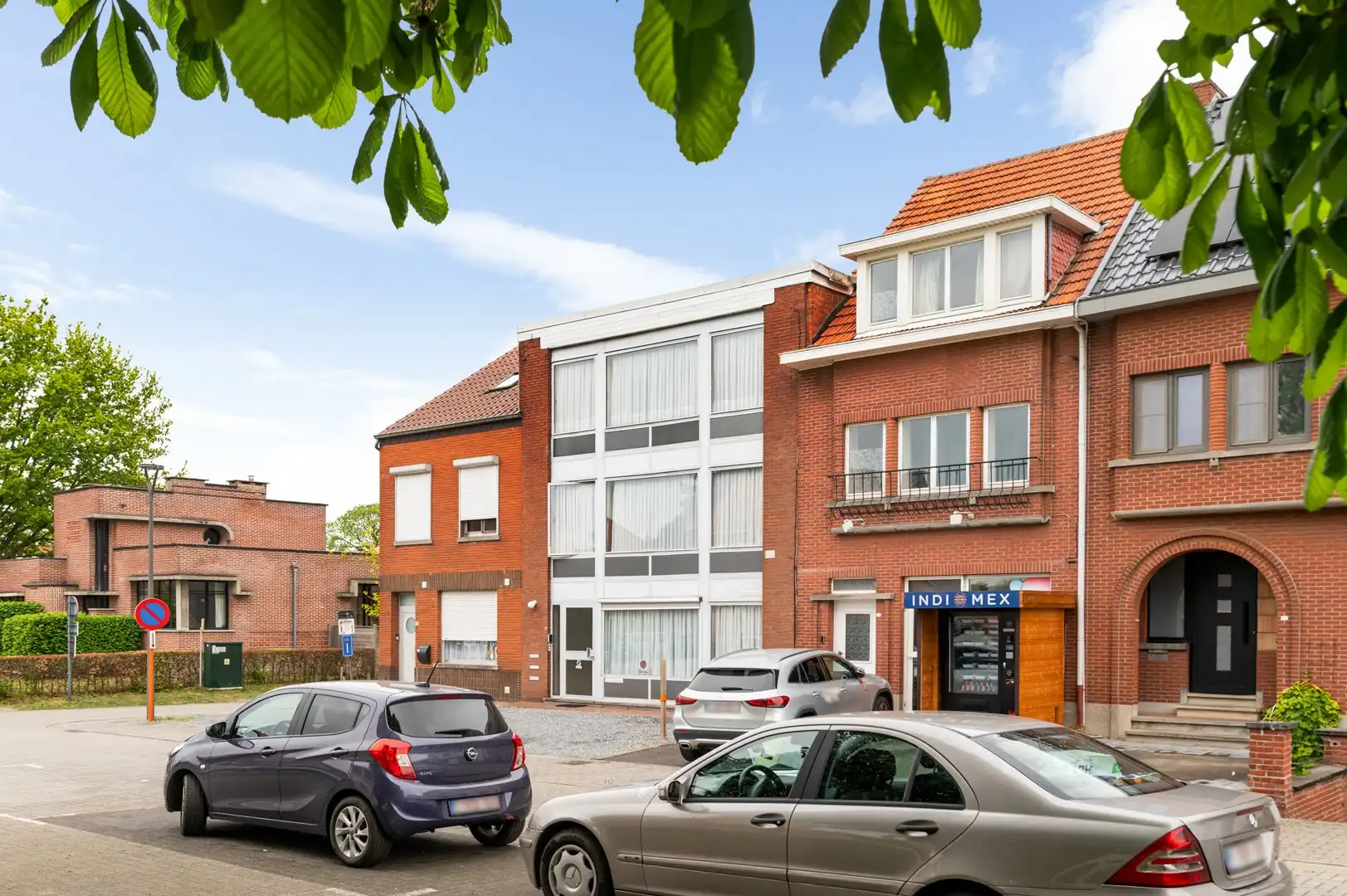 Lichtrijk appartement met twee slaapkamers foto {{pictureIndex}}