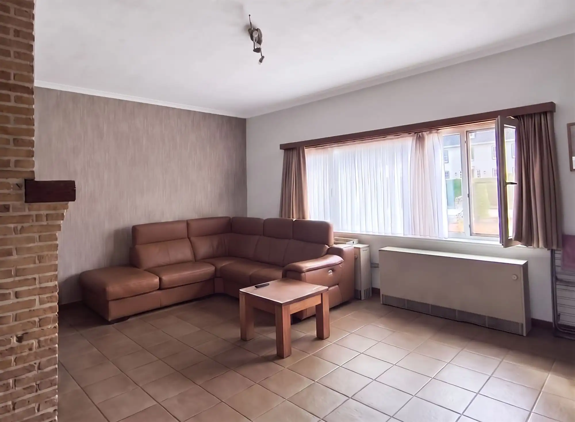 Landelijk woonhuis met 2 slaapkamers, grote tuin en carport/berging foto 4