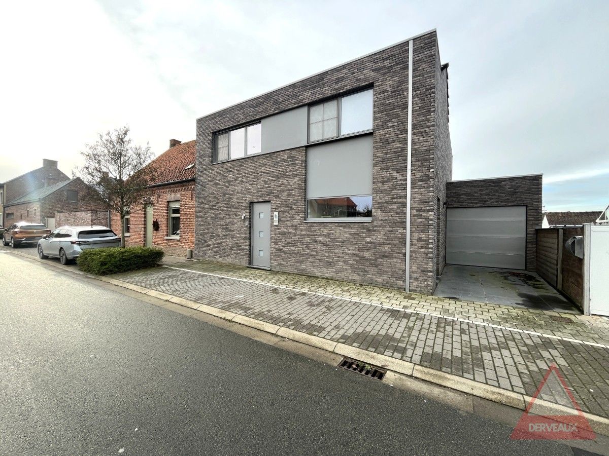 Langemark-Poelkapelle – Instapklare, volledig gerenoveerde woning met garage foto {{pictureIndex}}