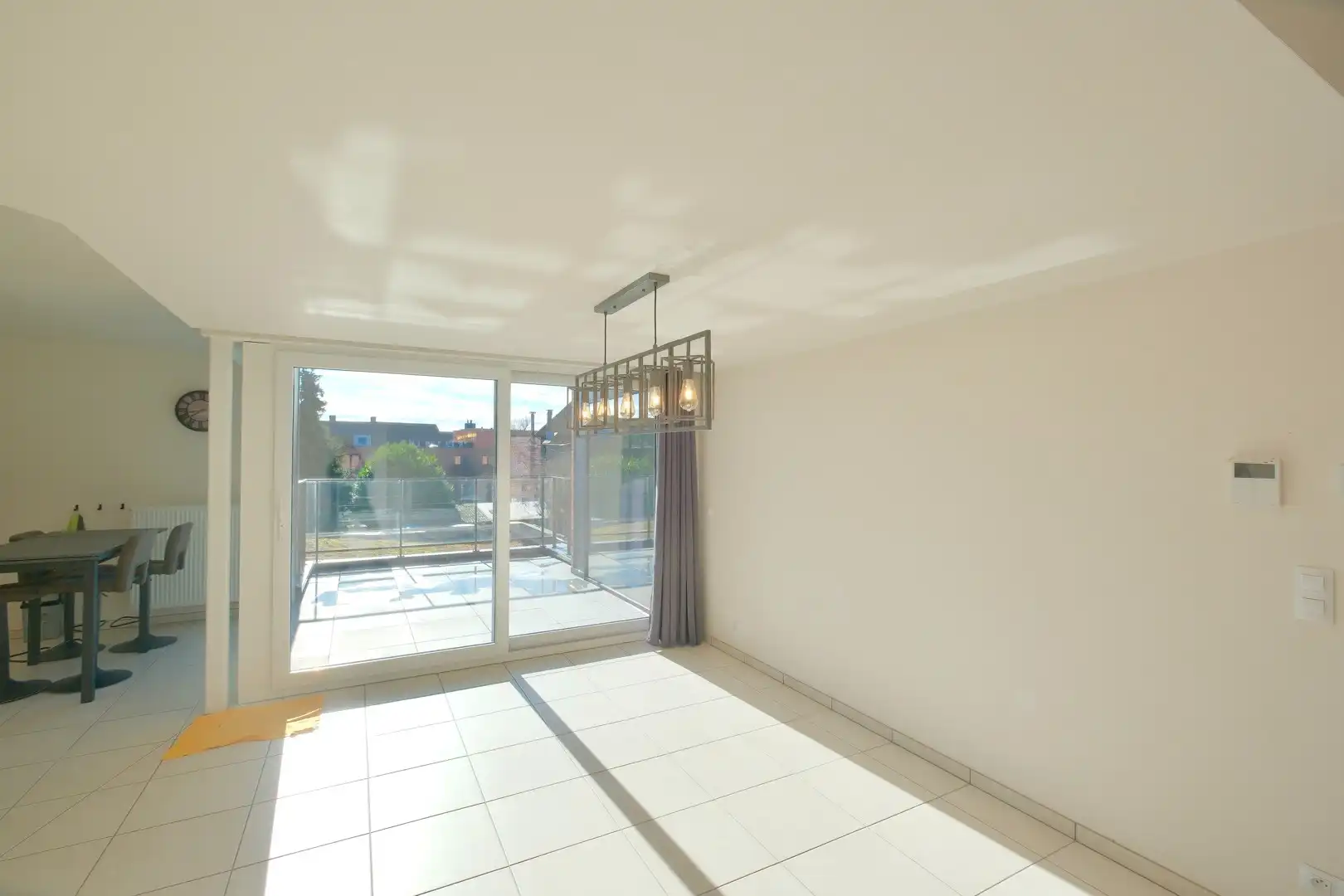 Recent app. met 2 slpks, prachtig terras en staanplaats! foto 3