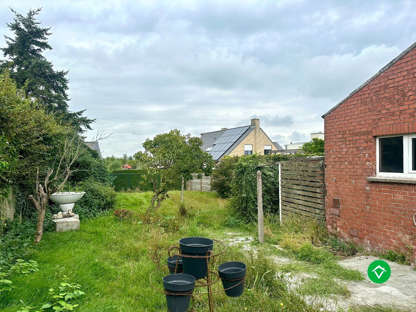 Alleenstaande woning met bakstenen garage en ruime tuin in Ichtegem foto 25