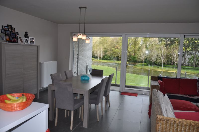 Stijlvol afgewerkt appartement met garage in privé domein De Steelander met natuurvijver en parktuin. foto 8