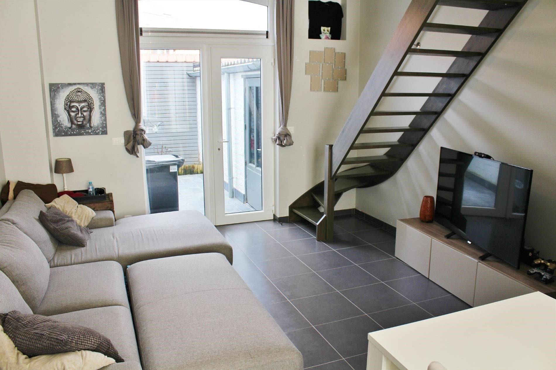 Vernieuwde centraal gelegen woning met 3 slpk + koer.  foto 4