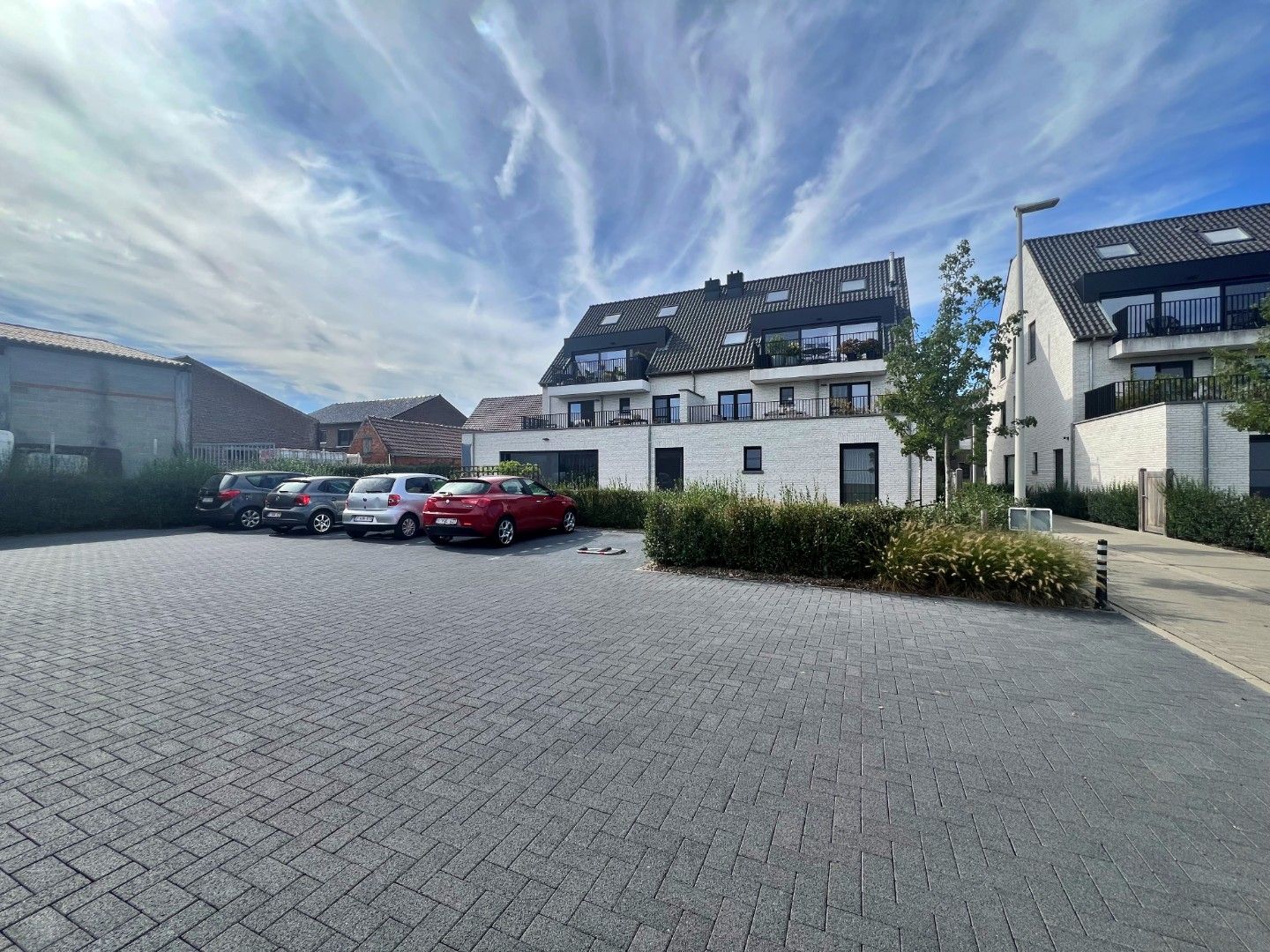 Gelijkvloers 2-slaapkamer appartement met terras, carport en staanplaats foto 19