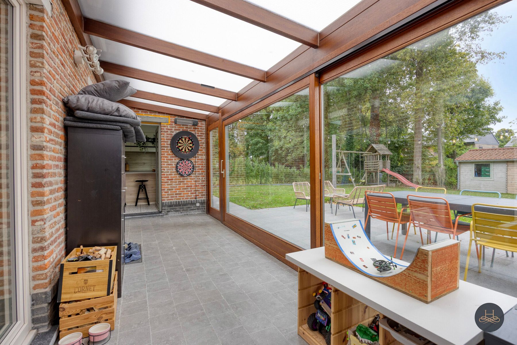 Gerenoveerde en energiezuinige open bebouwing in groene wijk foto 35