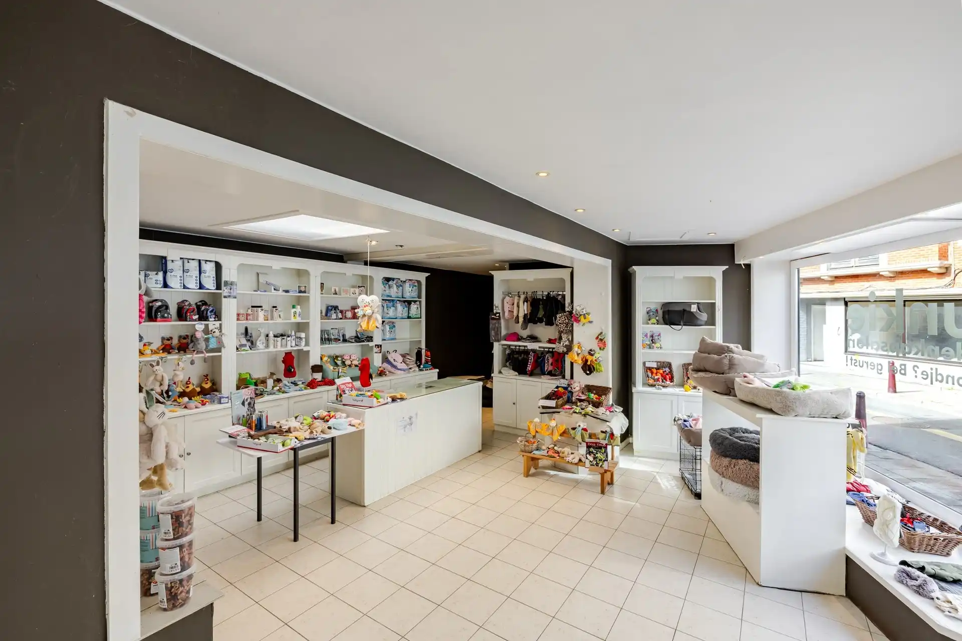Handelspand met uitstekende visibiliteit en tal van mogelijkheden nabij het centrum van Aalst foto 3