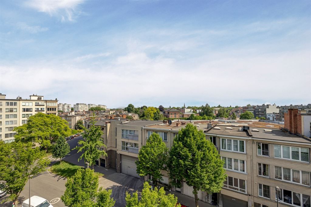 Lichtrijk, op te frissen appartement  foto 2