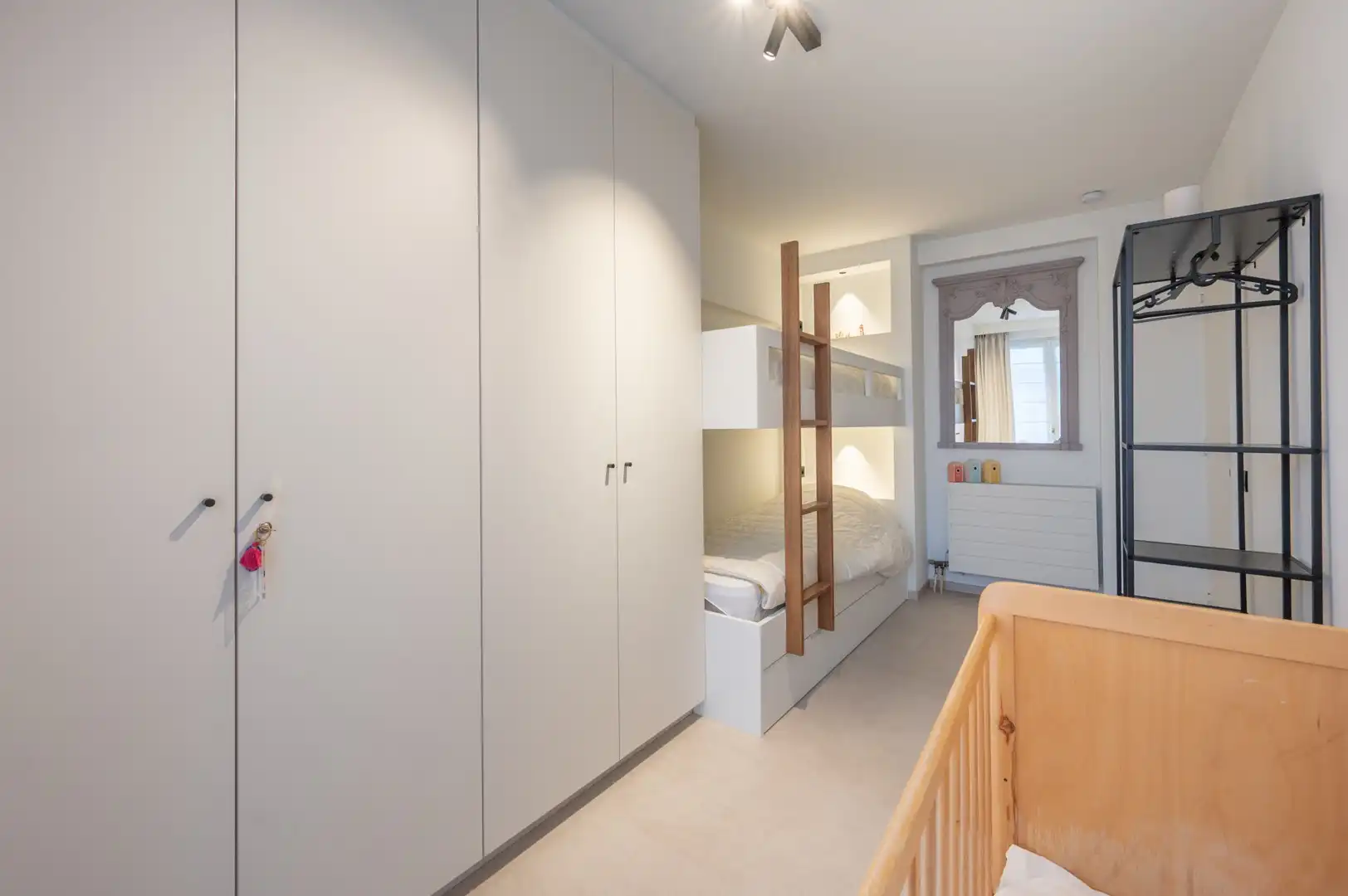 Gerenoveerd appartement met terras, twee slaapkamers en zwembad foto 13
