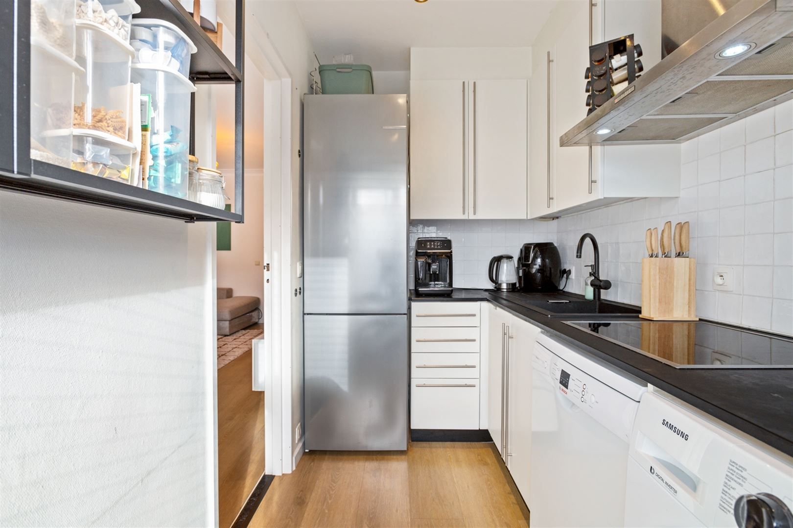 Gerenoveerd appartement met 2 slaapkamers en veranda. foto 5