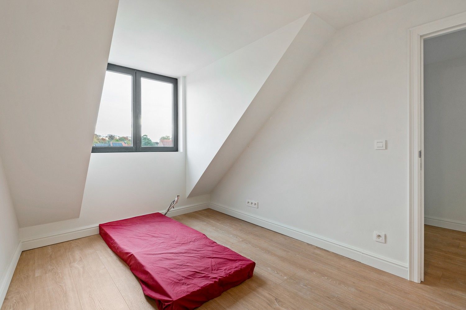 Volledig gerenoveerde woning met 3 slaapkamers op centrale ligging te Lier foto 15