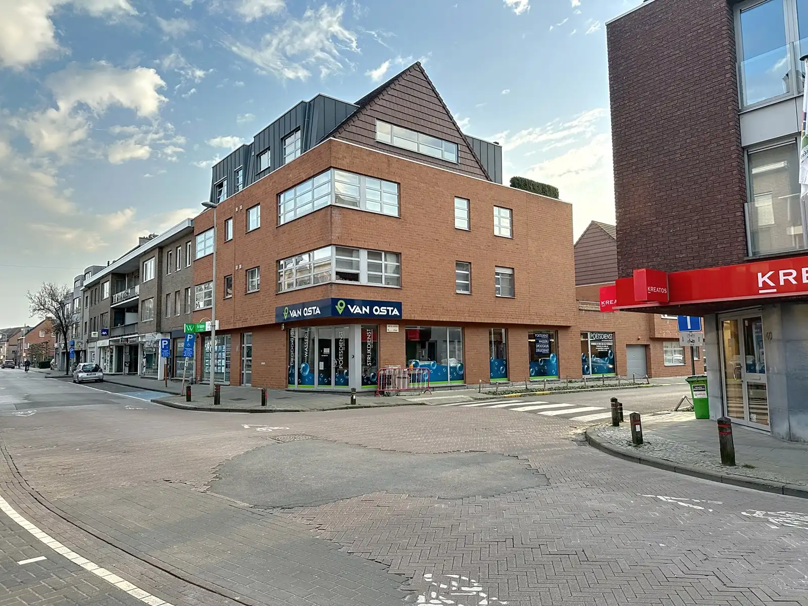 Hoekpand in centrum Aartselaar met veel lichtinval/ramen foto 3