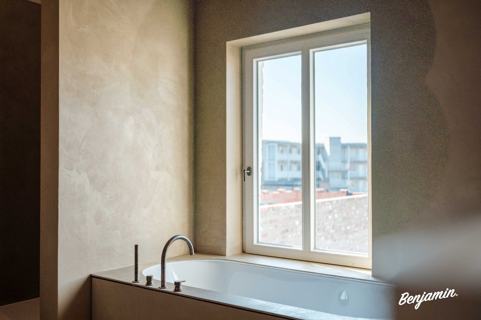 Prachtig gerenoveerd herenhuis op steenworp van Plein Kortrijk foto 24