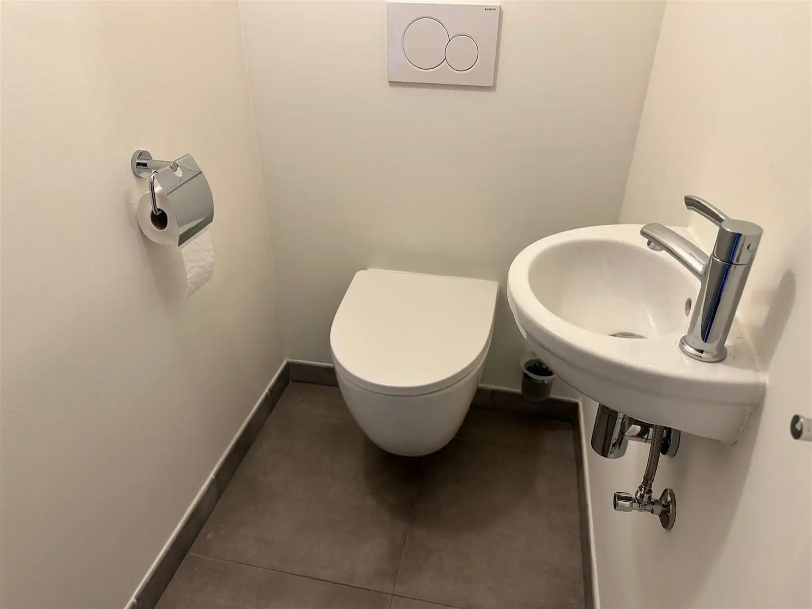 TE HUUR: Duplex-appartement met 2 slaapkamers te Genk! foto 5