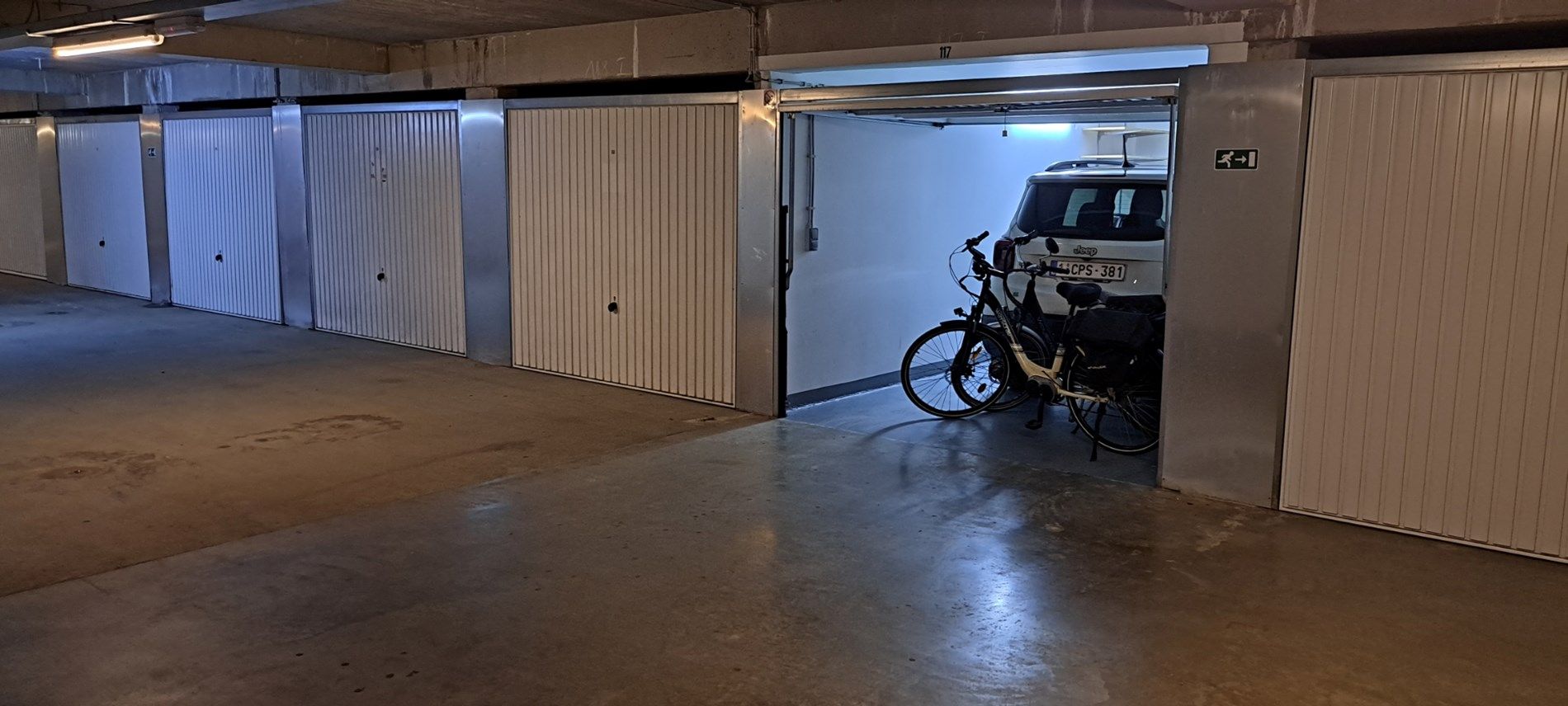 Zeer ruime gesloten garagebox! foto 14