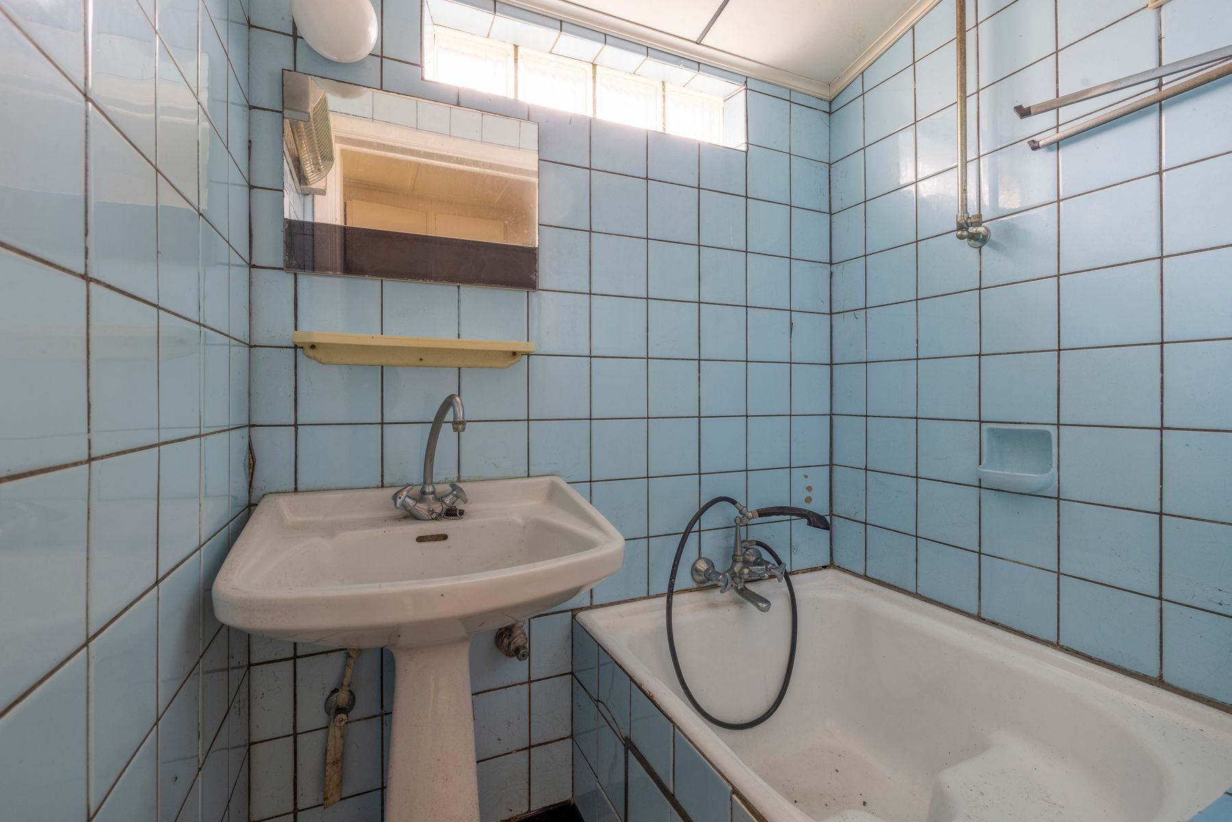 Te renoveren woning met tuin en 4 slaapkamers op toplocatie! foto 8