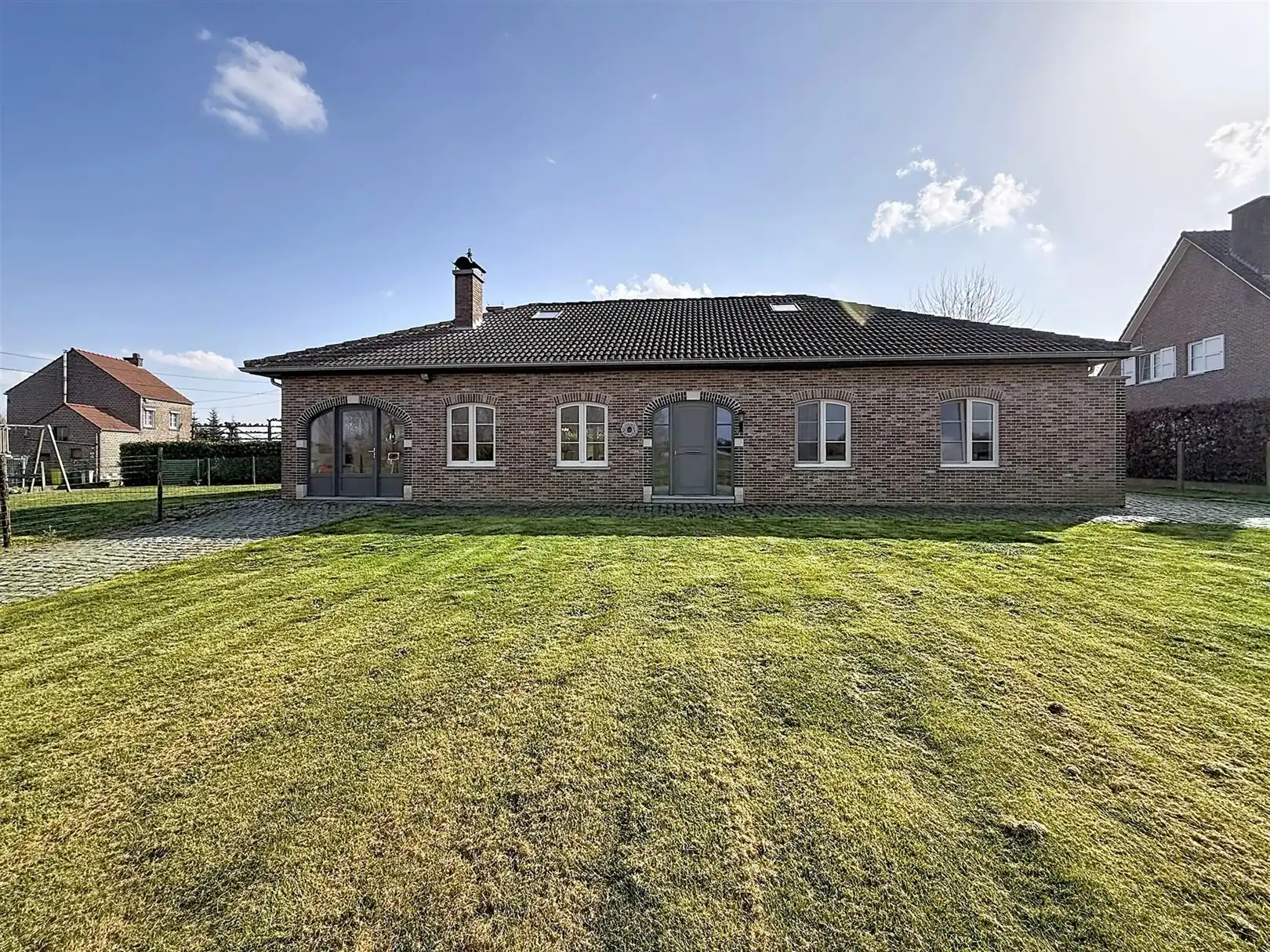 Ruime open bebouwing, 4 slpks, bureau, 14a 01ca foto 2