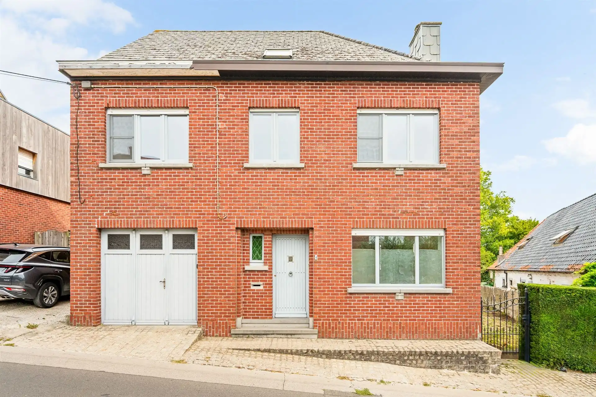 Ruime te renoveren woning met 4slk & tuin op de Valkenberg foto 2