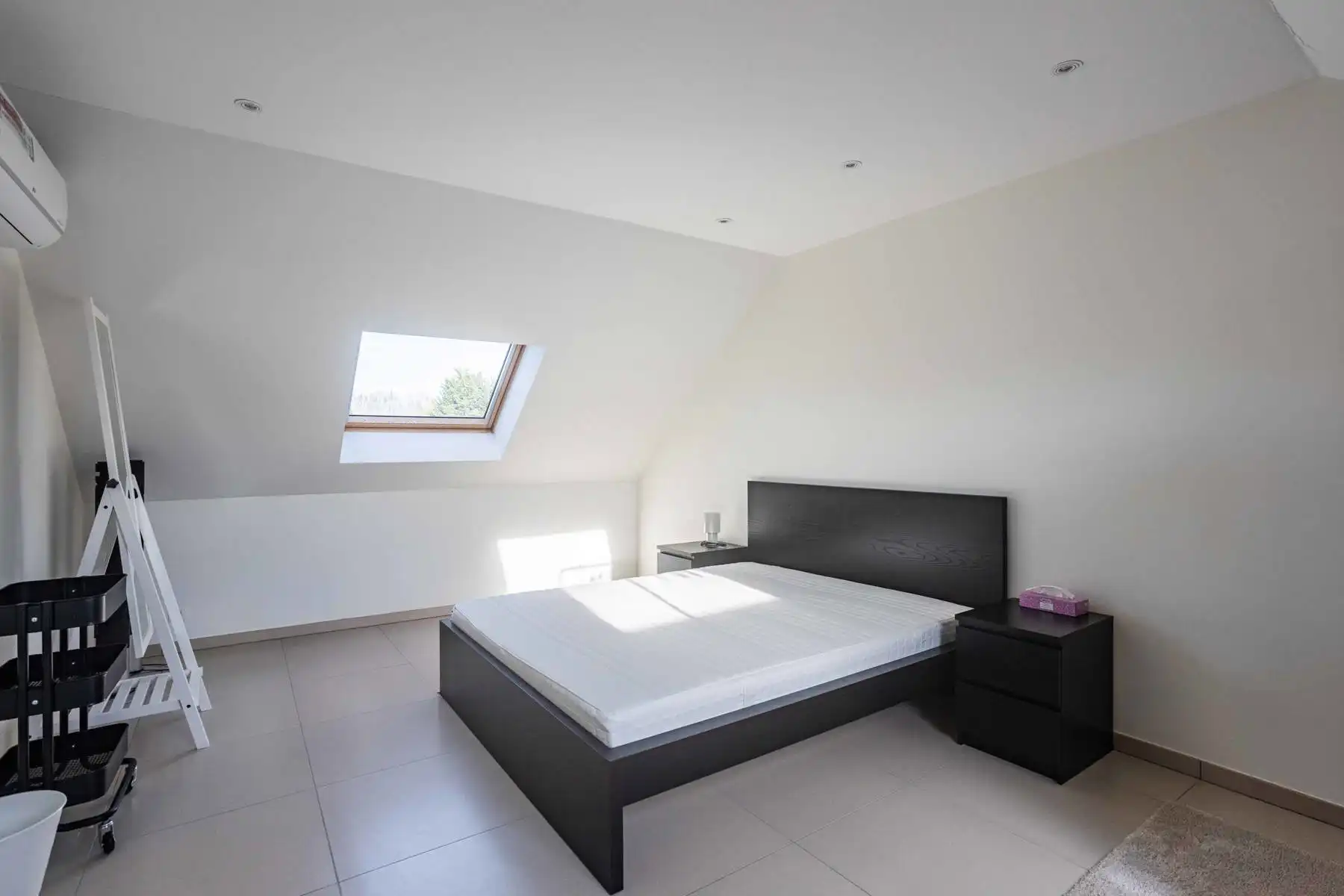 Instapklare recente woning met 5 slaapkamers en 3 badkamers! foto 23