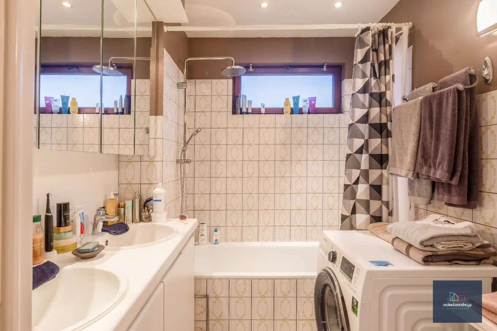 Ruim 2 slaapkamerappartement met garagebox nabij de Blaarmeersen foto 13