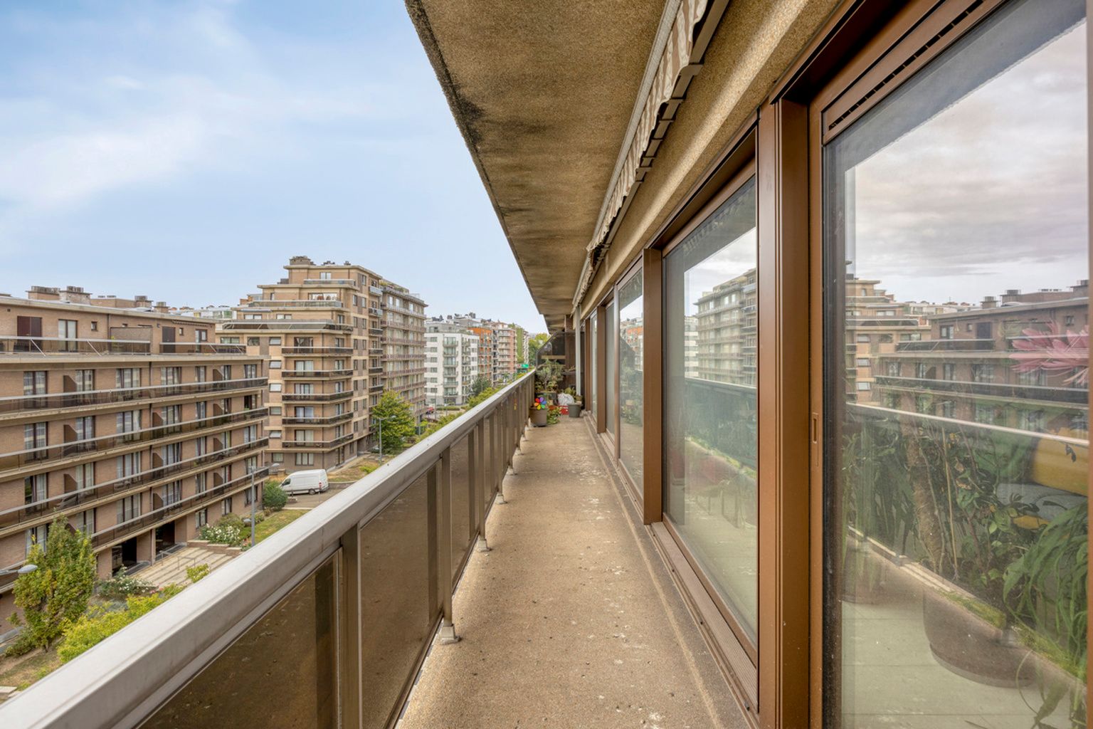 Ruim 3-slaapkamerappartement met garage  foto 21