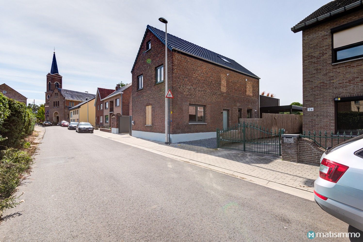 INSTAPKLAAR DUPLEXAPPARTEMENT MET 2 SLAAPKAMERS EN CARPORT IN MOPERTINGEN (BILZEN) foto 2