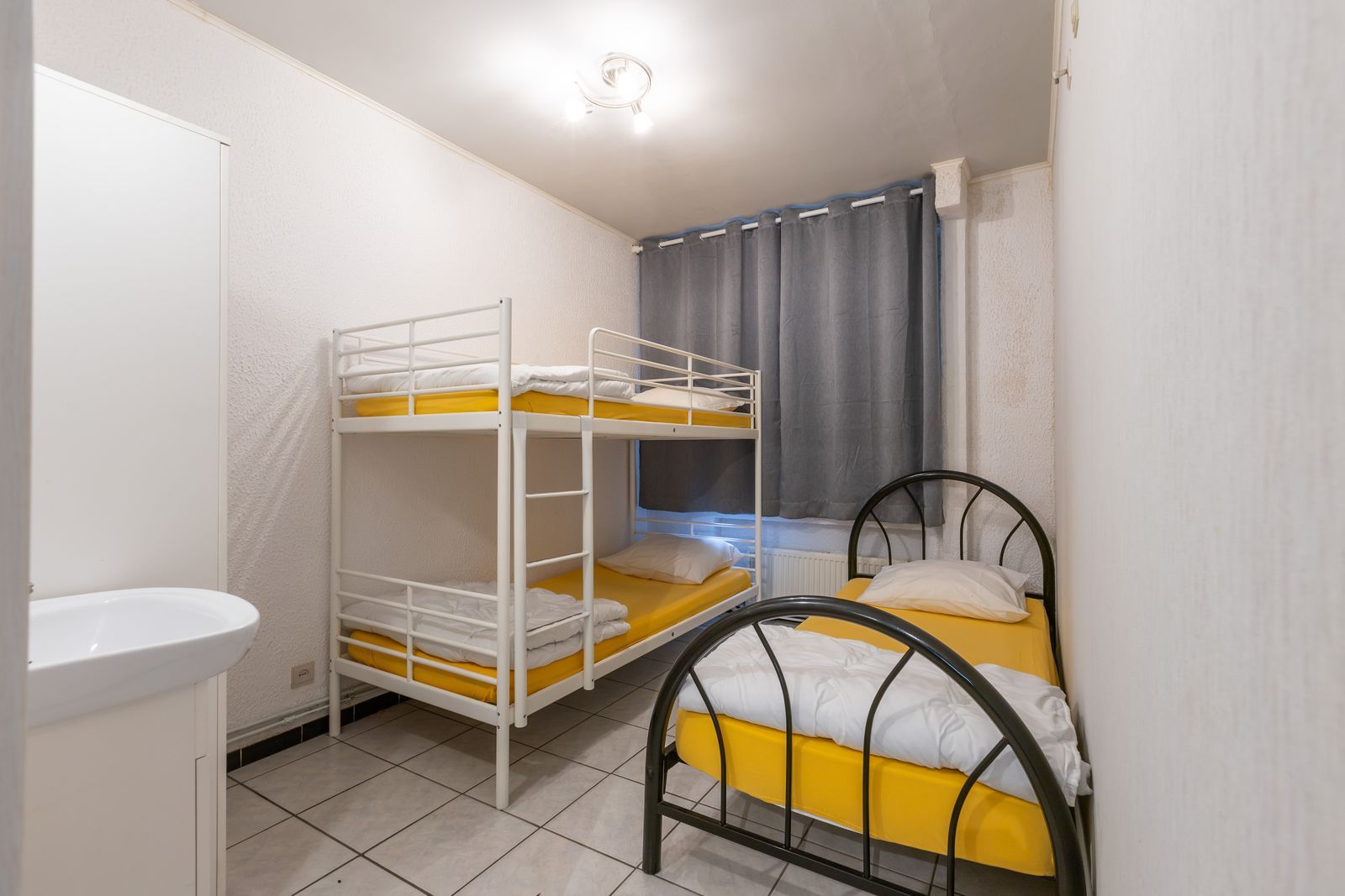 Lichtrijk appartement met 2 slaapkamers op topligging pal aan de zee foto 13