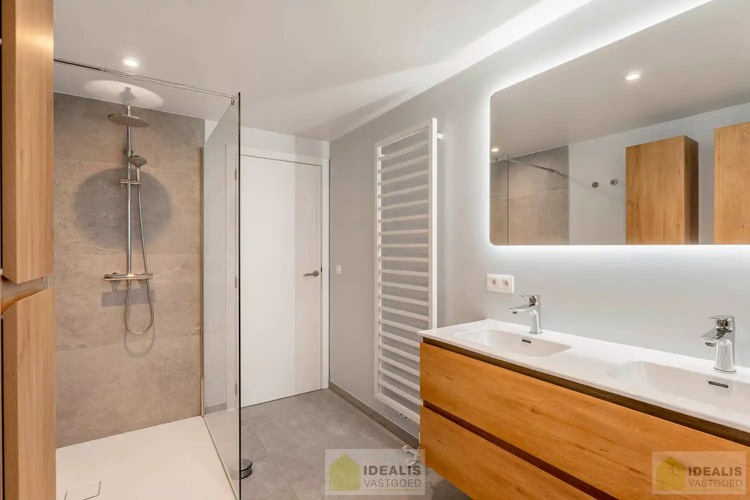 IDEALIS VASTGOED – Schitterend volledig vernieuwde woning met een heerlijke open leefruimte, luxe keuken, 3 ruime slaapkamers, twee badkamers én een ruime wasplaats! Dit heerlijke huis bevindt zich op een perceel van maar liefst 7a 94ca vlak bij het centrum van Eksel - EEN MUST VISIT! - foto 22