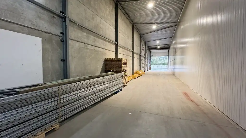 Loods te huur vlakbij R4 te Evergem foto 2