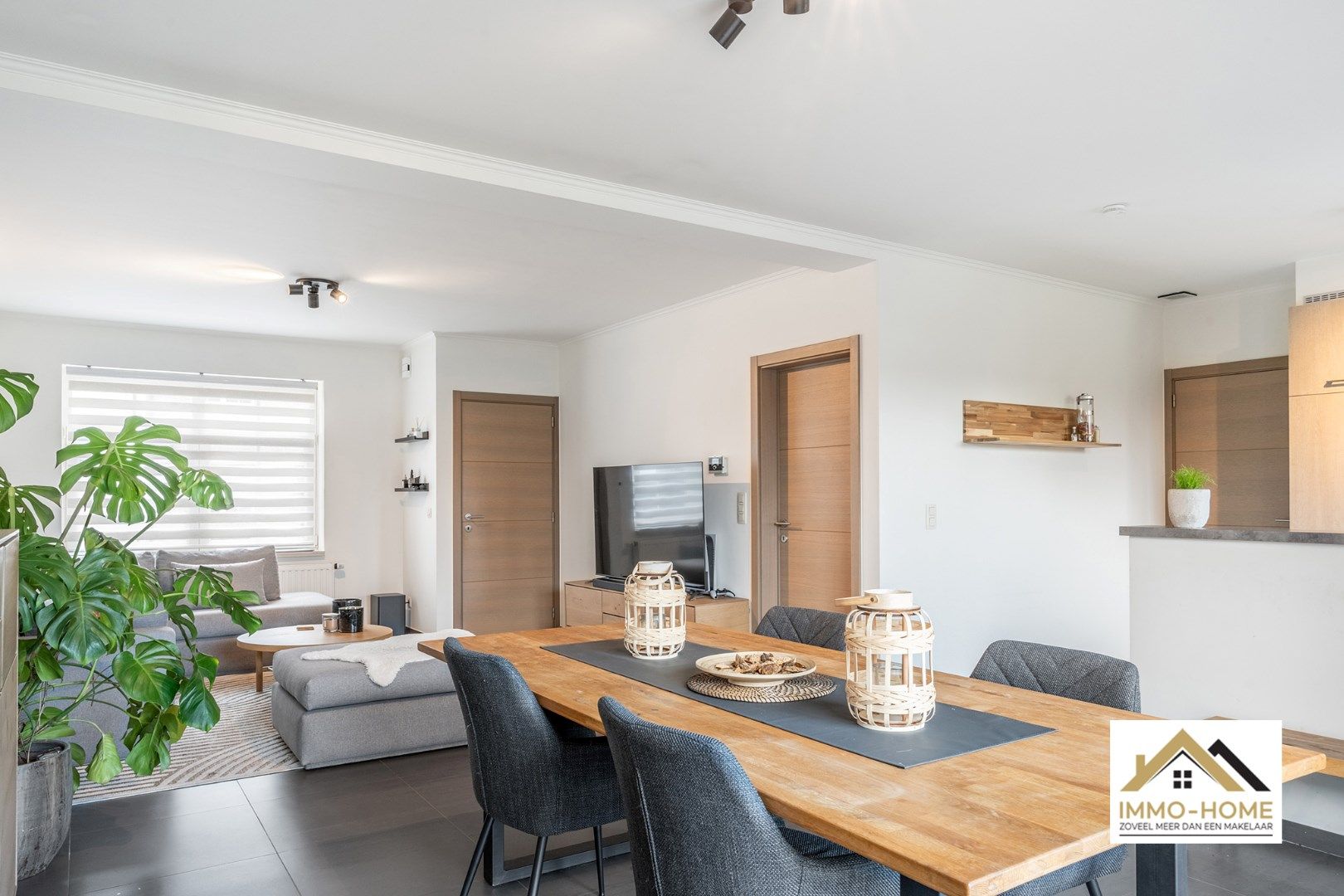 Ruime recente woning in pastorij stijl foto 5