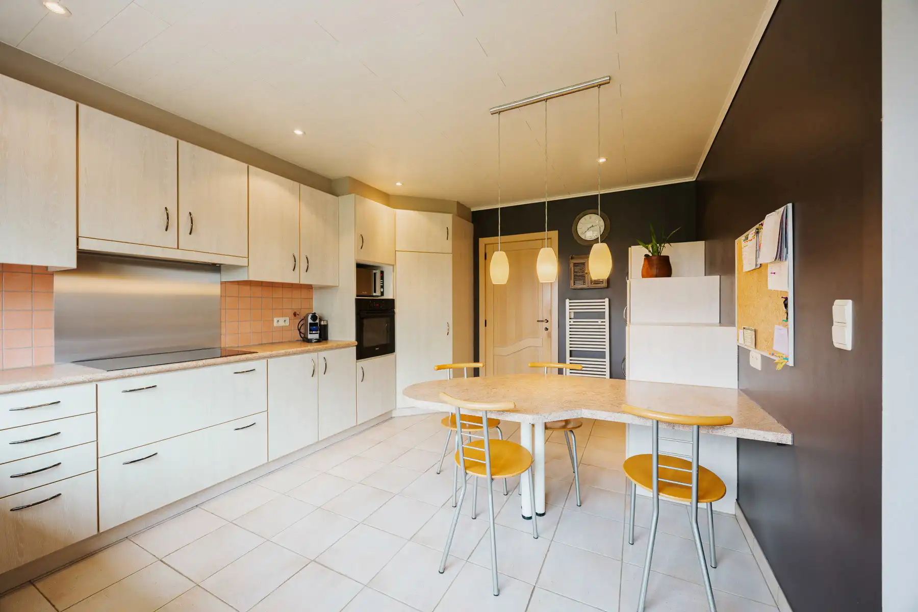 Ruime, instapklare woning met mooie tuin in groene omgeving foto 12